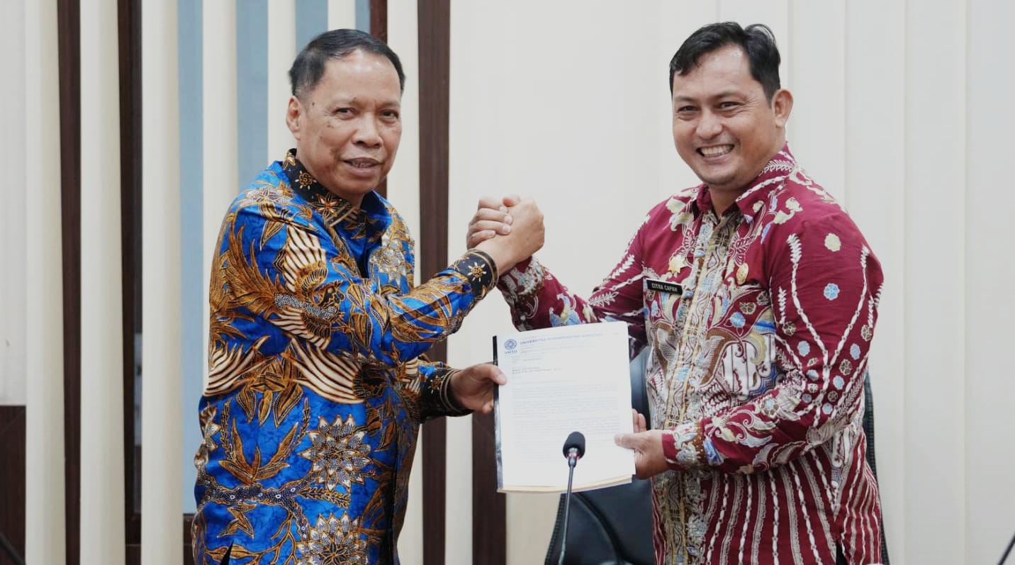 DELISERDANG: Prof Dr Agussani MAP (kiri) bersama Drs H Citra Effendi Capah MSP di kantor bupati Deliserdang.