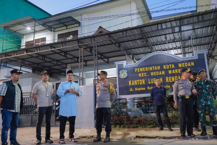 PATROLI: Pemko Medan dibantu aparatur TNI dan Polri melakukan patroli pemantauan dan pencegahan asmara subuh.