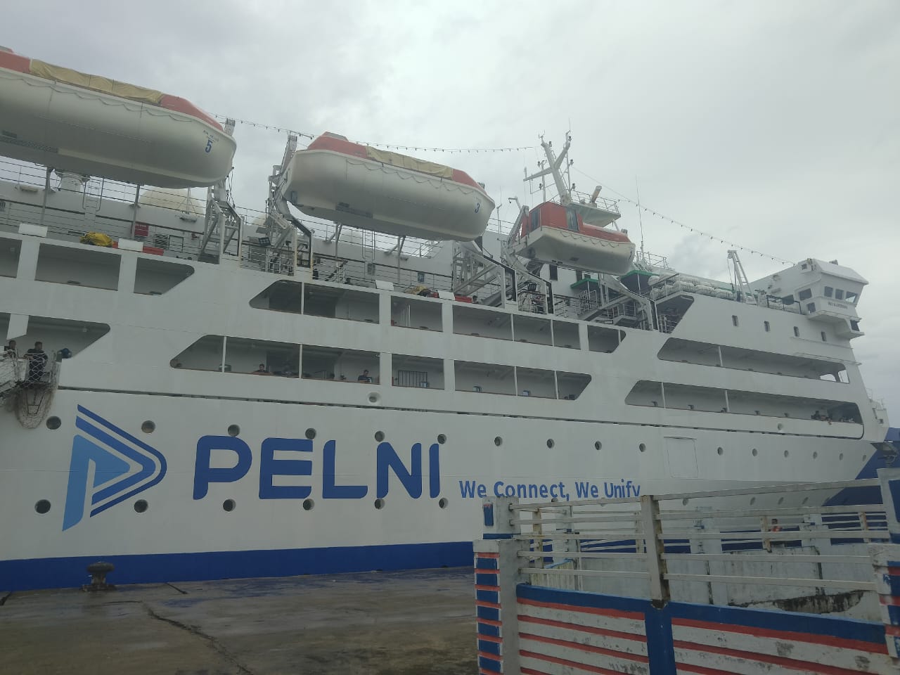 SIAPKAN: PT Pelayaran Nasional Indonesia (Pelni) Cabang Medan, menyiapkan sebanyak 40 kontainer tambahan untuk memperlancar pengiriman logistik dengan KM Kelud selama masa Lebaran 2024.