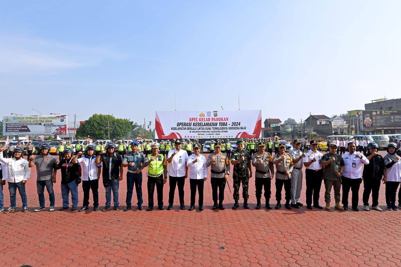 APEL: Pj Gubernur Sumut, Hassanudin saat mengikuti Apel Gelar Pasukan Operasi Keselamatan Toba Tahun 2024.(dok Pemprov Sumut)