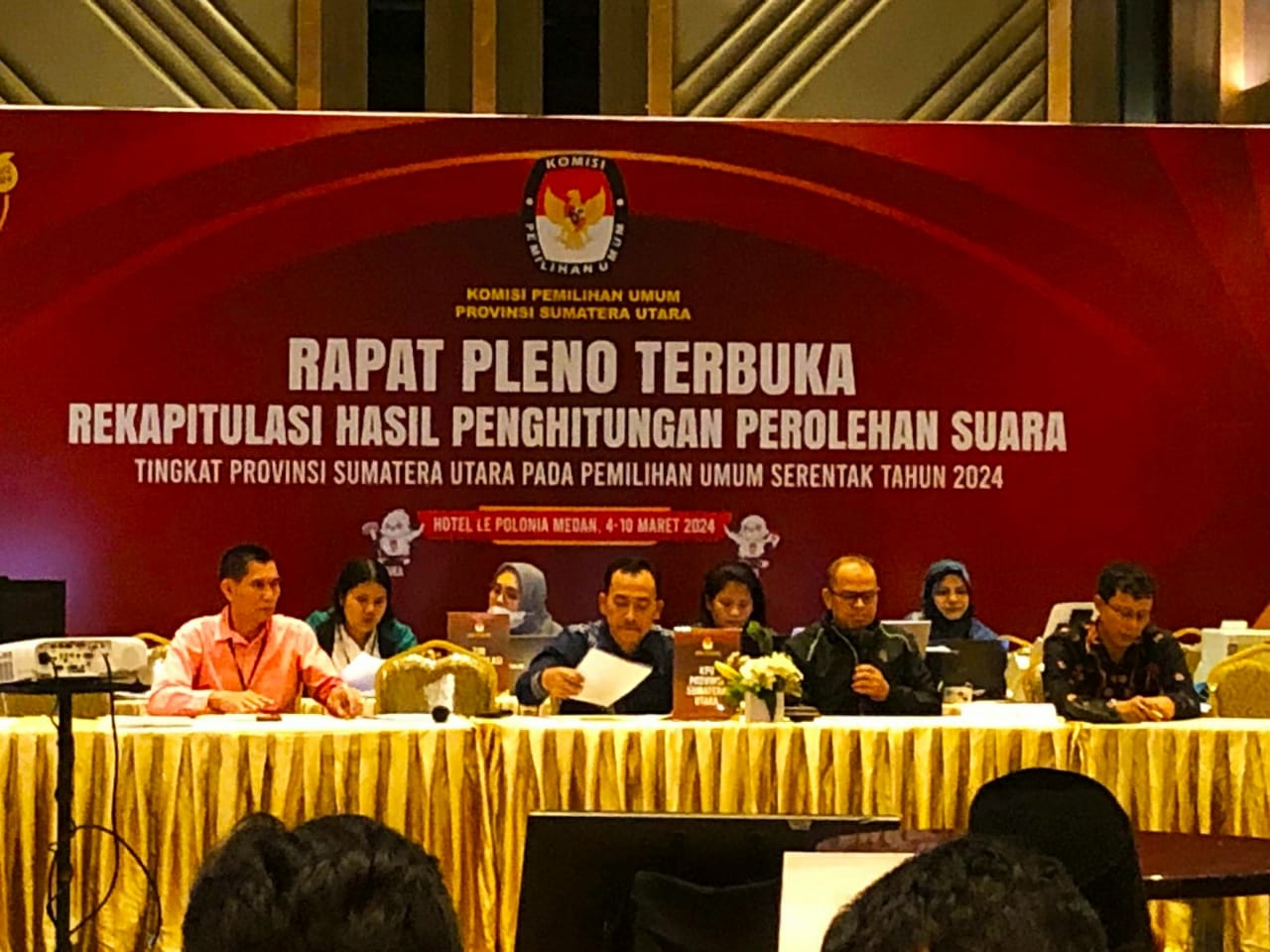 KPU Sumut gelar rekapitulasi tingkat provinsi.(BAGUS SYAHPUTRA/SUMUT POS)