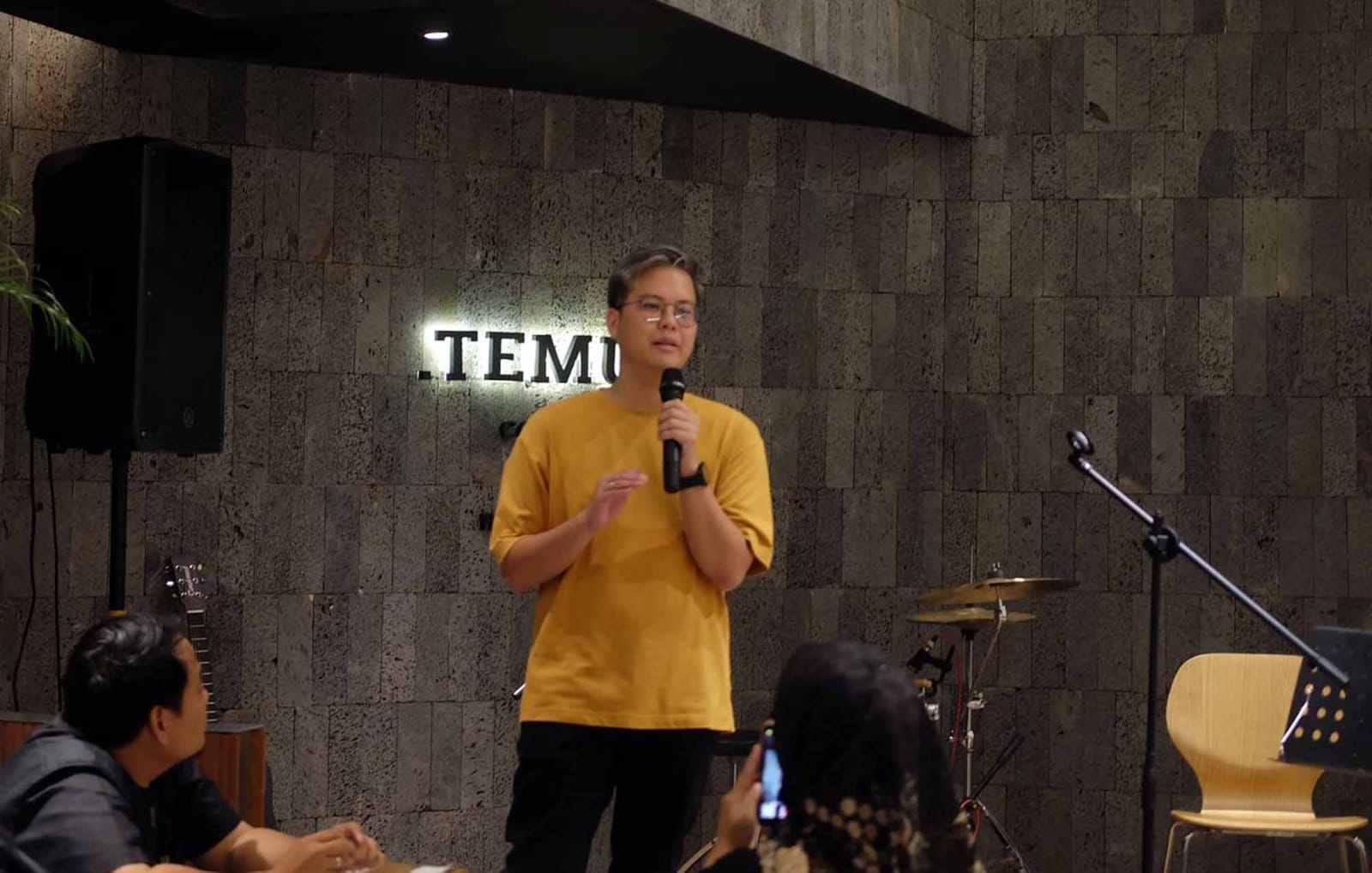 Head Chef .TEMU Medan Ary Prabowo membuka acara &ldquo;Bukber at .TEMU Chef&rsquo;s Table&rdquo;. (Triadi Wibowo)