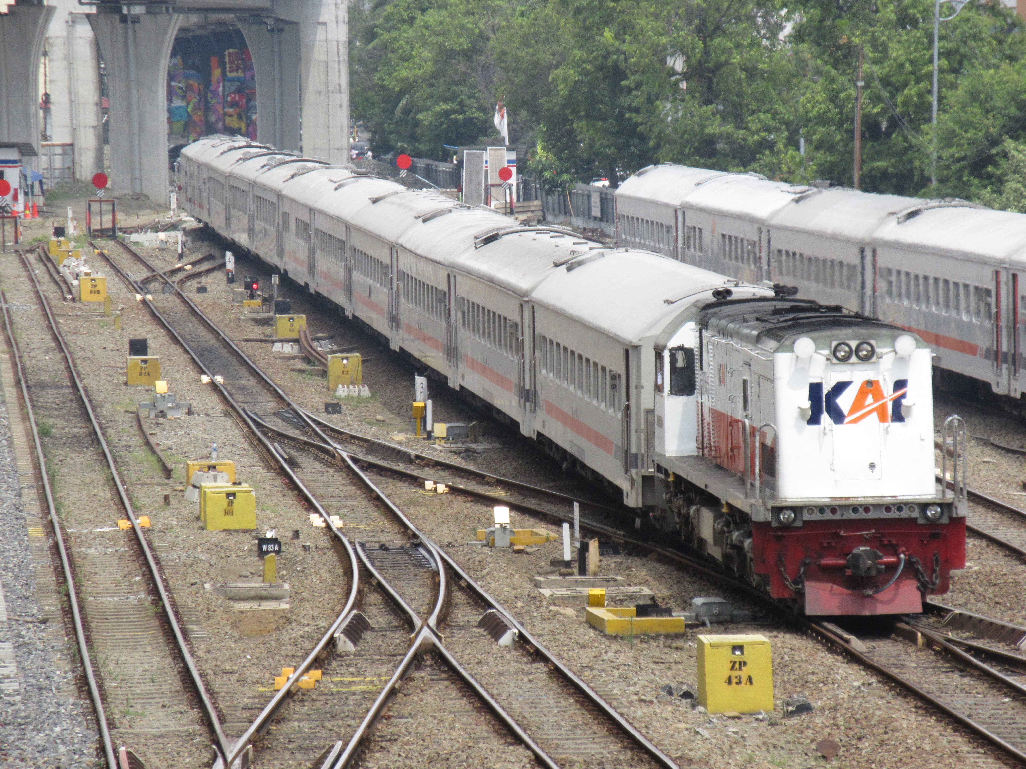 AKTIVITAS: Aktvitas  penumpang di Stasiun Medan.(dok KAI Sumut)