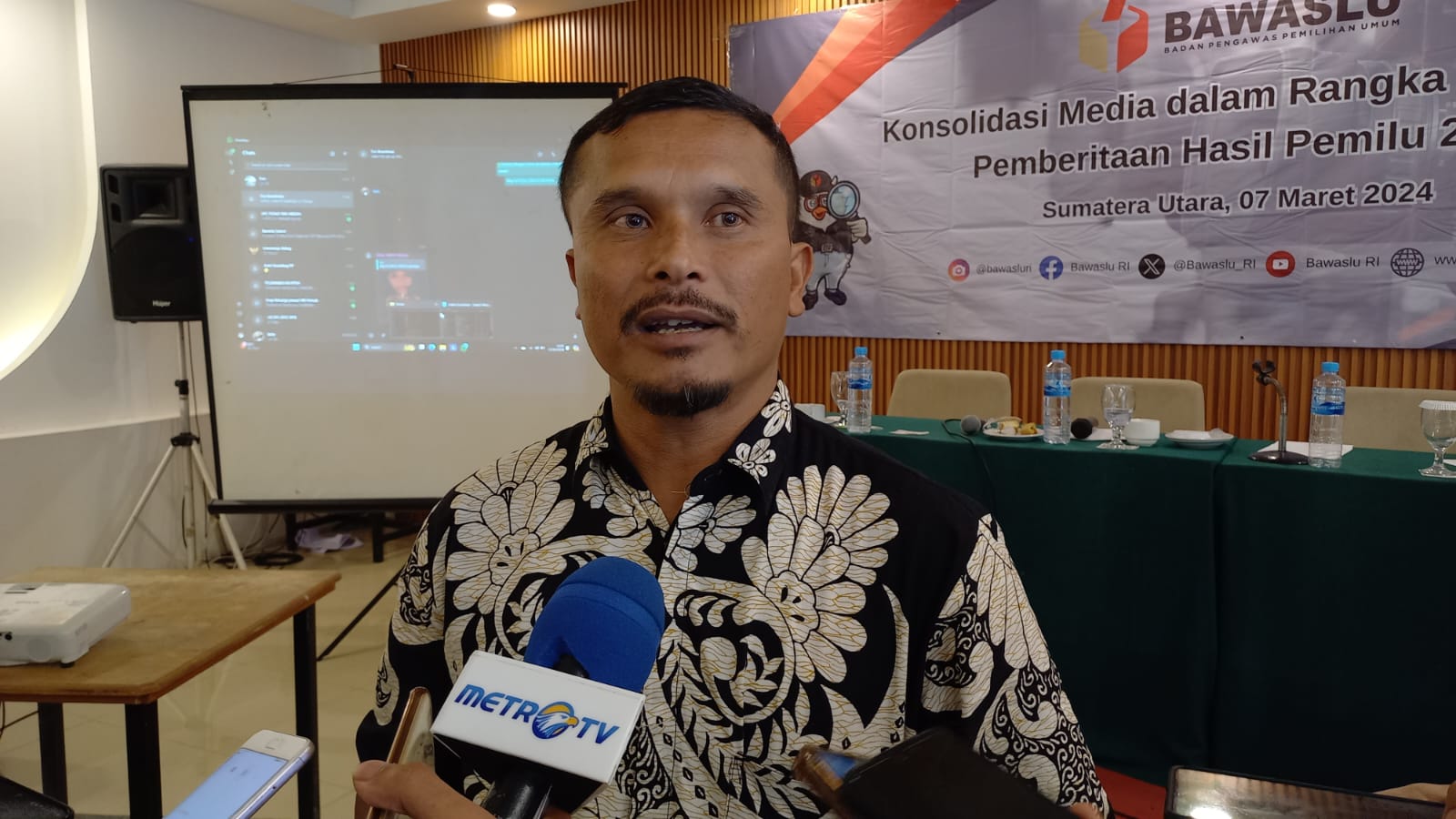 Koordinator Divisi Hubungan Masyarakat dan Data Informasi Bawaslu Sumut, Saut Boangmanalu.(BAGUS SYAHPUTRA/SUMUT POS)