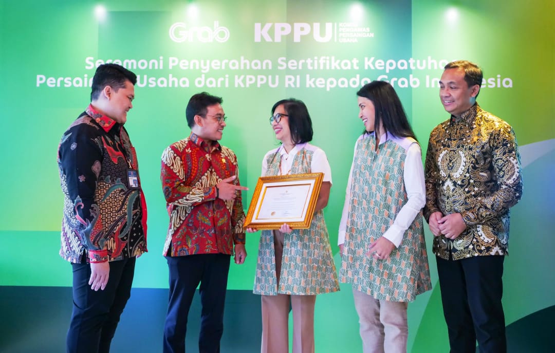 SERTIFIKAT: Grab, perusahaan teknologi pertama penerima sertifikat dari KPPU RI.(dok Grab)