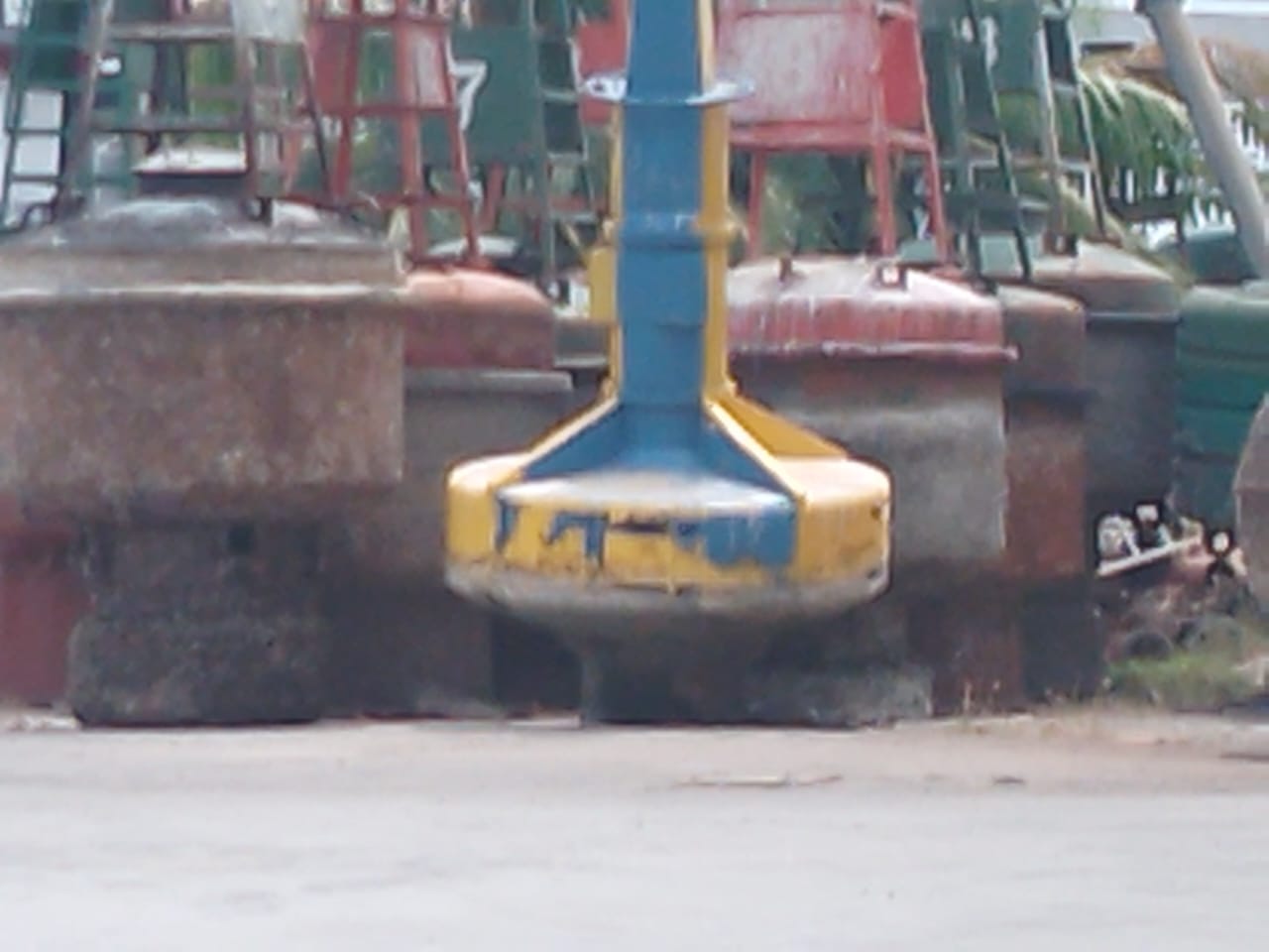 TEMUKAN: Nelayan temukan satu pelampung suar atau bui milik Distrik Navigasi Kelas 1 Belawan, Rabu (27/3/2024).