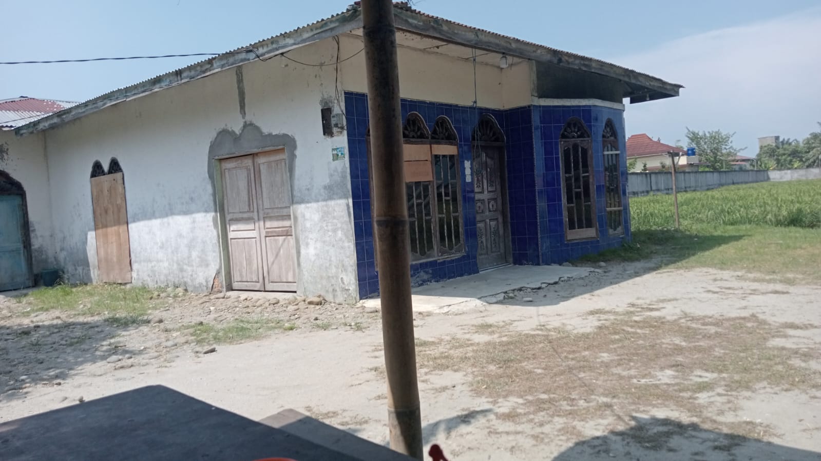 LOKASI: Gedung yang diduga dijadikan markas judi di Kota Pari Pantai Cermin, Sergai.