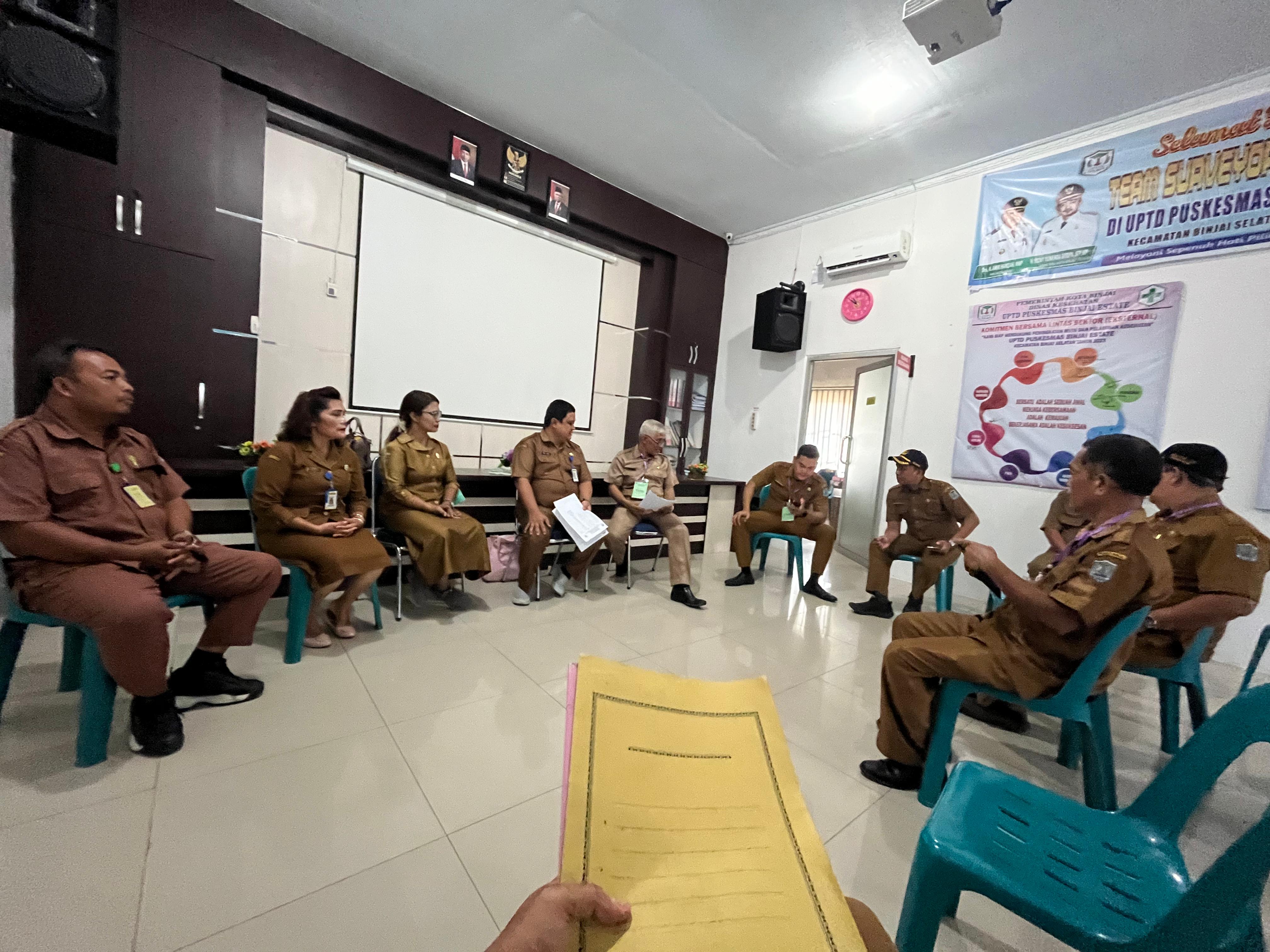 SIDAK: Tim dari BKPSDM Kota Binjai saat melakukan sidak ke Puskesmas Binjai Estate di Binjai Selatan.BKPSDM Kota Binjai/Sumut Pos.