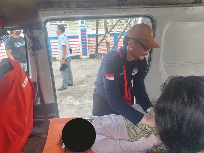 MENINGGAL:  Seorang wanita penumpang KM Kelud, dikabarkan meninggal dunia didalam perjalanan kapal KM Kelud Batam-Belawan, Kamis (18/04/2023).