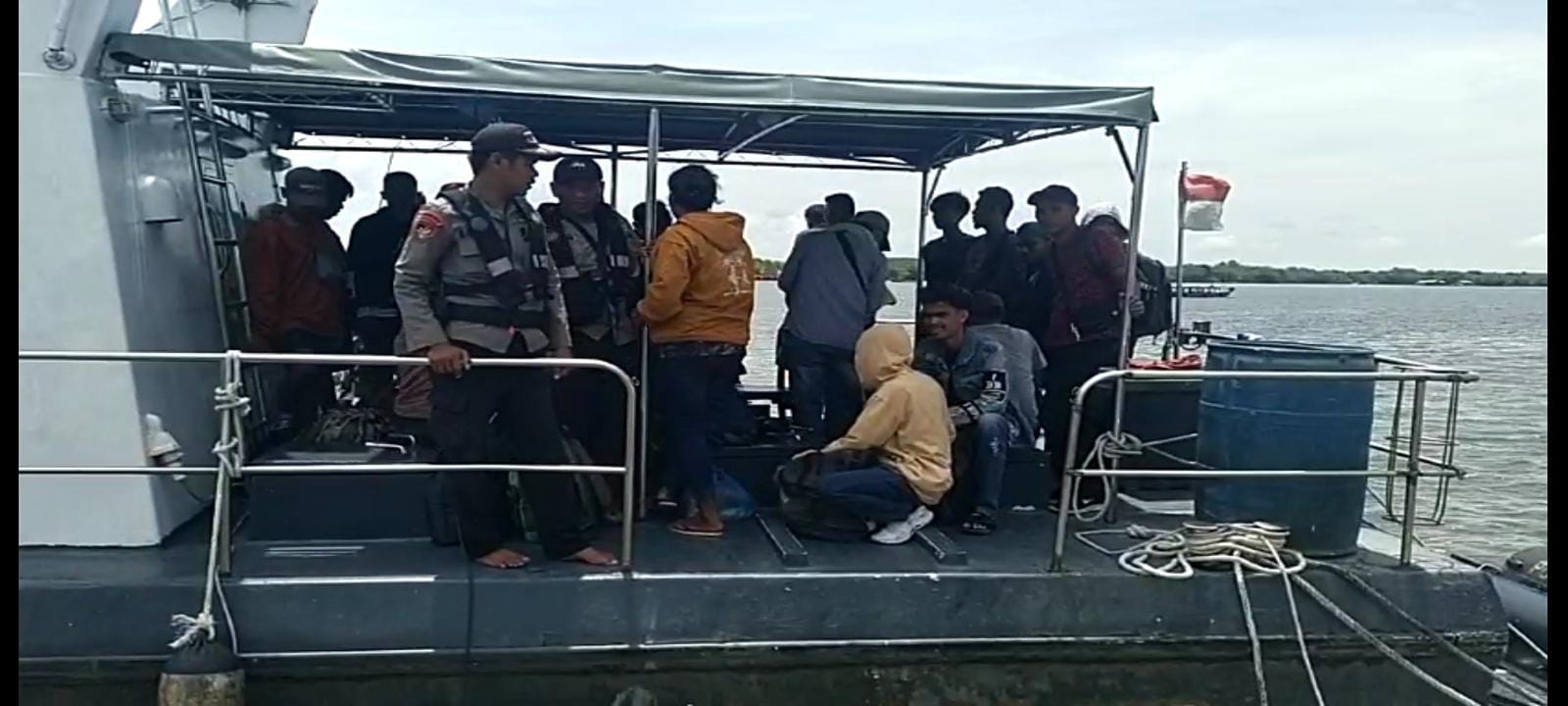 TANGKAP: Direktorat Polisi Perairan dan Udara (Dit Polairud) Polda Sumut  berhasil menangkap kapal angkut Pekerja Migran Indonesia (PMI) di Perairan Serdang Bedagai, Tepatnya Desa Pantai Cermin.