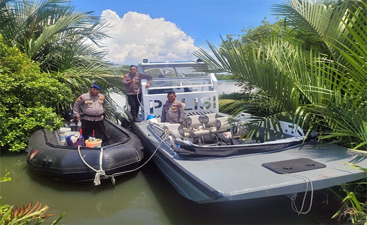 SISIR: Viral vidio penampakan buaya muara di seputaran perairan Palo Merbo Kecamatan Percut Sei Tuan. Kapal Polisi SWAM BOAT OPER RAWA milik Dit Polairud Polda Sumut bersama instansi terkait