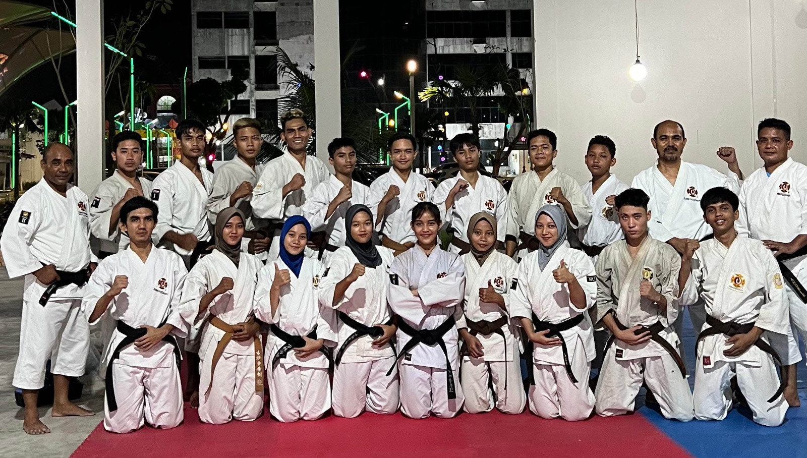 Ketua Perkemi Medan, Ir Dial Rizal bersama atlet Pelatda PON Sumut. (Perkemi Medan)