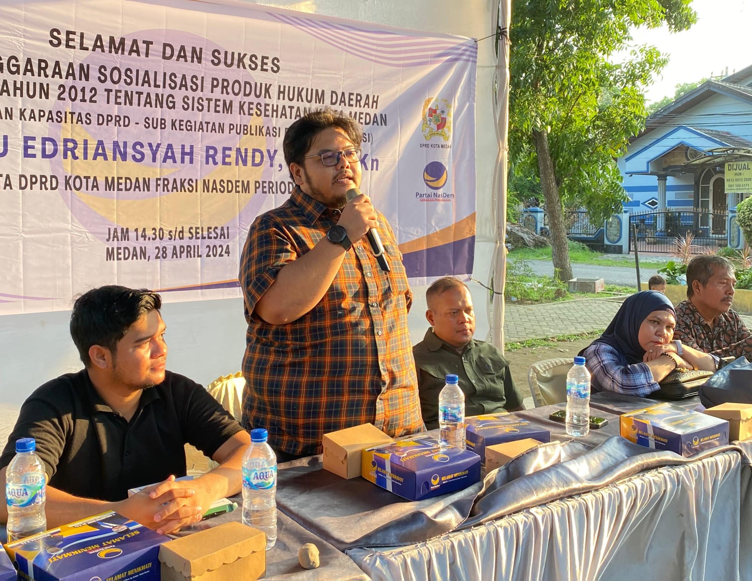 Anggota DPRD Kota Medan Fraksi Partai NasDem, T Edriansyah Rendy SH M.Kn menggelar Sosialisasi Produk Hukum Daerah Kota di Kecamatan Medan Timur, Minggu (28/4) sore. (dok pribadi)