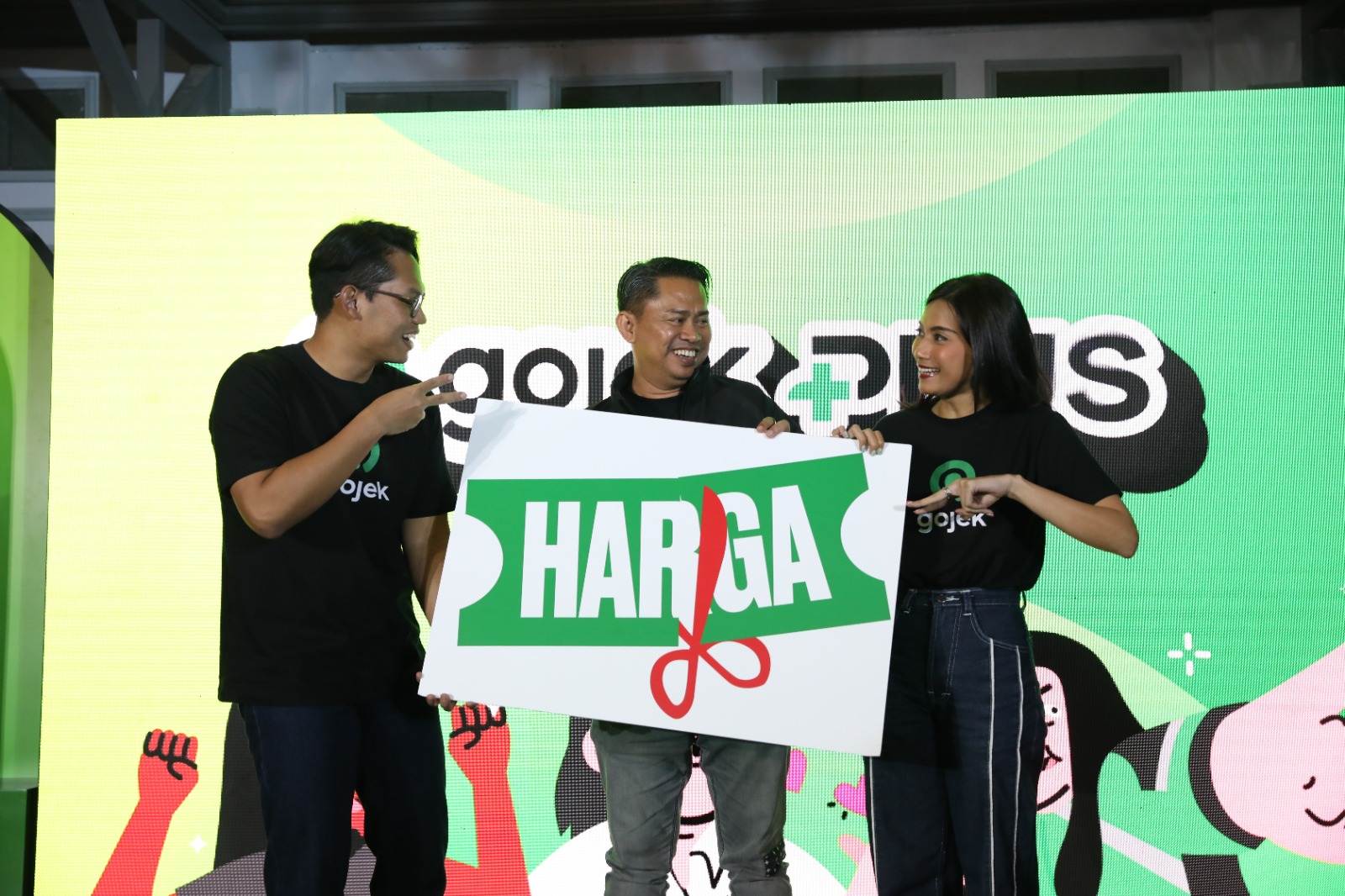 Keterangan foto: Ignatius Satrio, Head of Marketing Food & Ads Gojek (kiri), Gede Manggala, Vice President of Regions Gojek (tengah), dan Theresia Nadya - Head of Marketing Transport and Logistic