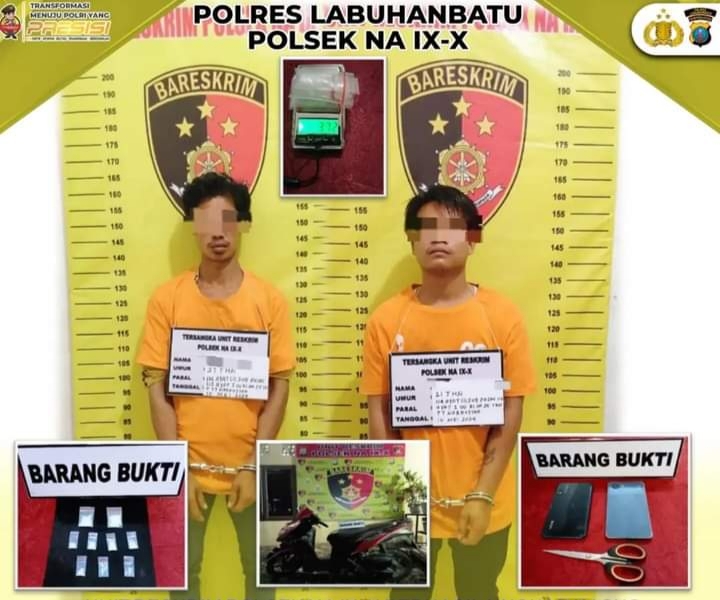 DIAMANKAN: Kedua pengedar sabu saat diamankan.