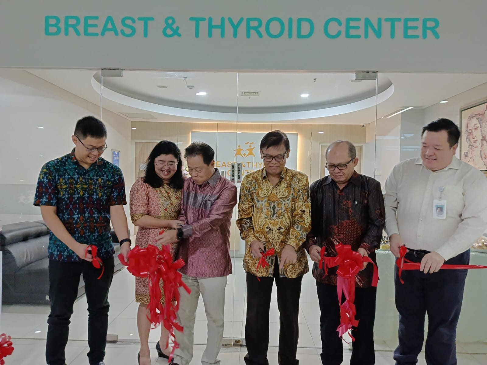 RESMIKAN: Peresmian Breast and Thyroid Center RS Murni Teguh Medan, Kamis (16/5/2024).