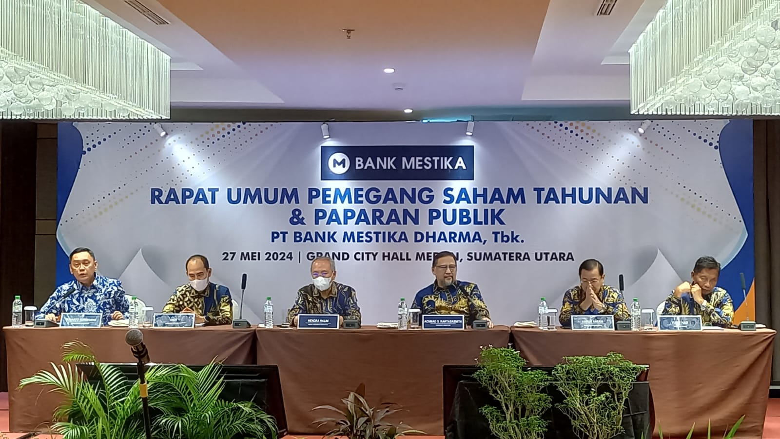 TEMU PERS:  Presiden Direktur Bank Mestika, Achmad S Kartasasmita dalam jumpa pers RUPST 2023 di Grand Aston City Hall Medan.(BAGUS SYAHPUTRA/SUMUT POS)