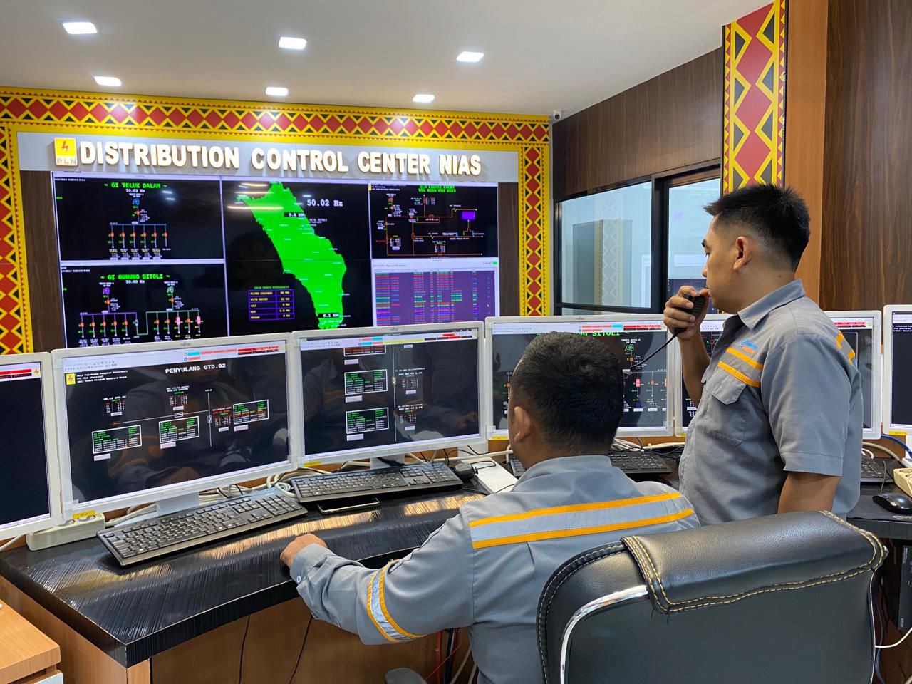 PLN menyiagakan petugas di Distribution Control Center (DCC) Nias untuk memonitor kondisi kelistrikan selama World Surf League Qualifying Series (QS) 5000 Nias Pro 2024 berlangsung pada tanggal 08