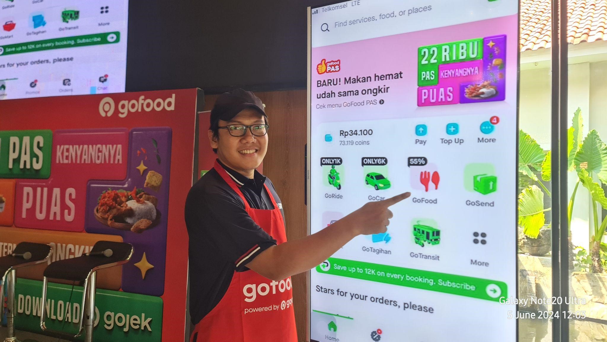 Pemilik resto Nasi Telur Bahagia, Ihsan, merasakan peningkatan omzet hingga dua kali lipat setelah menunya masuk ke dalam kurasi GoFood PAS