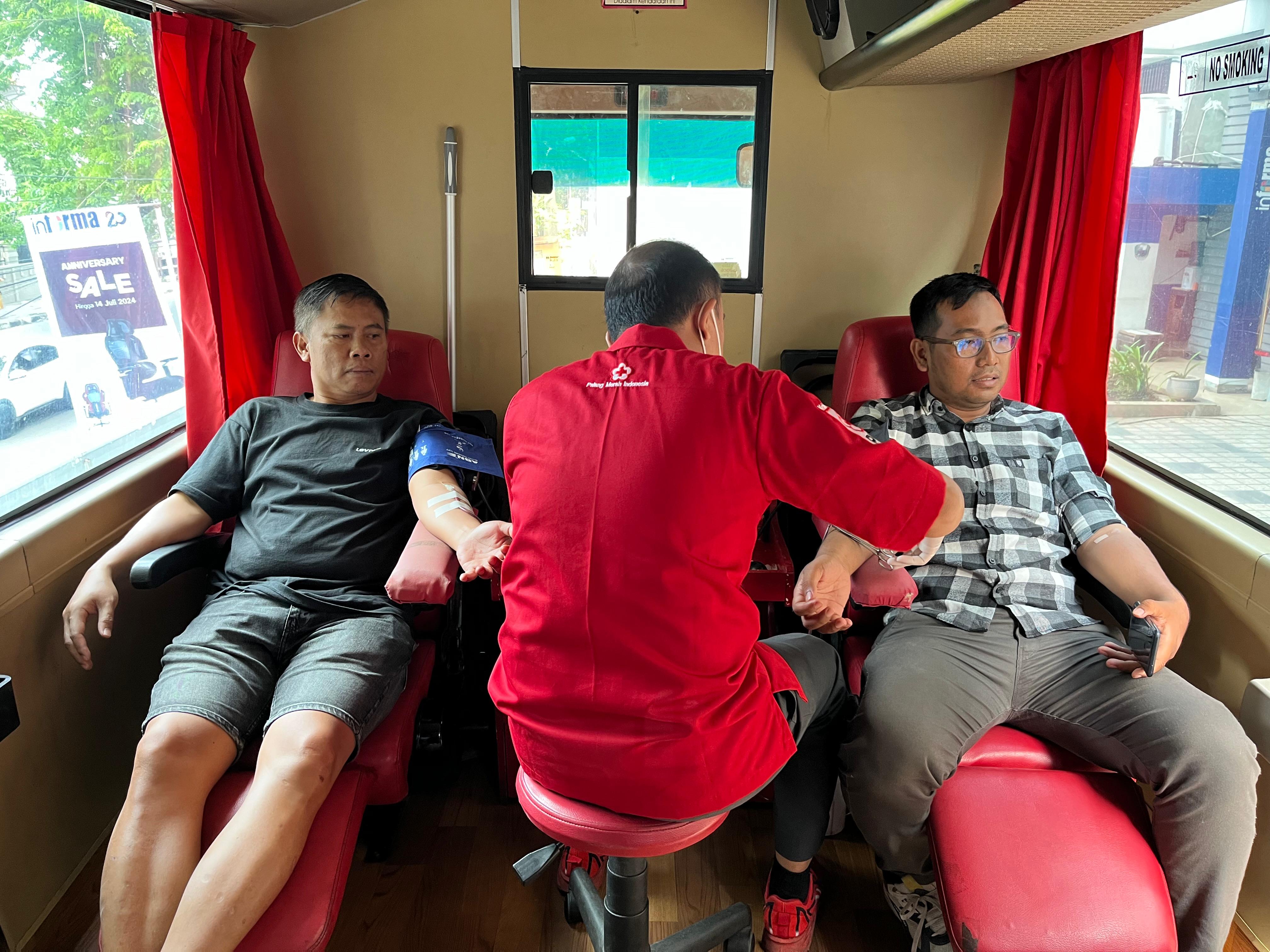 DONOR DARAH: Kegiatan donor yang digelar di INFORMA S Parman, Medan.