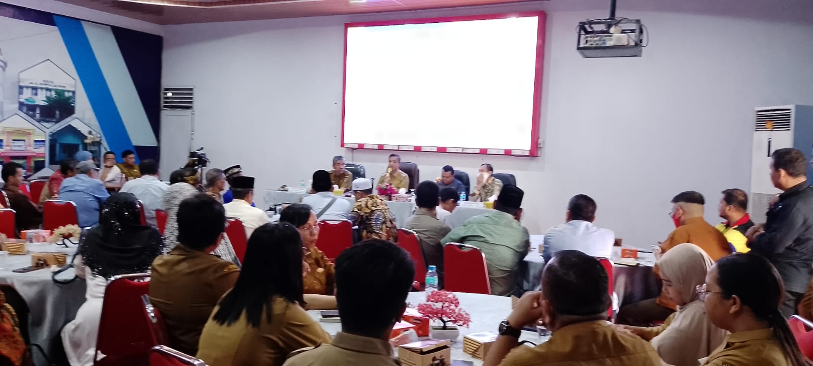 PEMILU: Pj Wali Kota Tebingtinggi Moettaqien Hasrimi ketika menghadiri kegiatan KPU dan Bapedda Kota Tebingtinggi dalam kegiatan Rancangan Teknokratik RPJMD 2024-2029 sebagai kerangka acuan Calon.