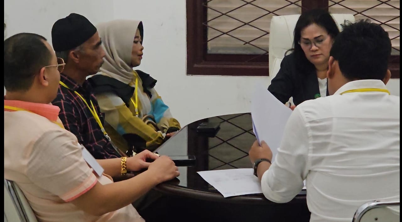 HADIRI: Pihak penggugat menghadiri mediasi tanpa dihadiri pihak tergugat PT JBI di PN Medan. (Dokumen M Agusman/Sumut Pos)