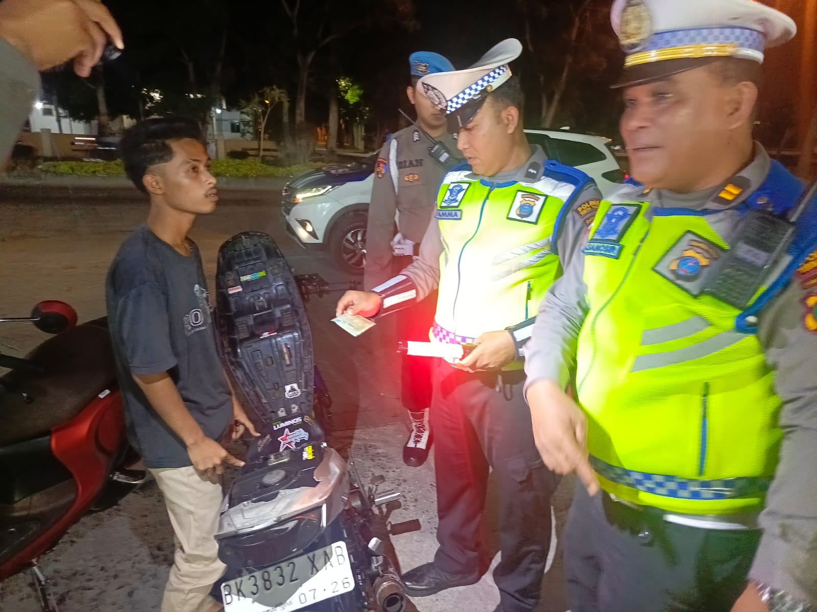 RAZIA: Jajaran Polres Tebingtinggi melakukan razia antisipasi dalam rangka pemberantasan geng motor, aksi balapan liar dan kejahatan jalanan lainnya.