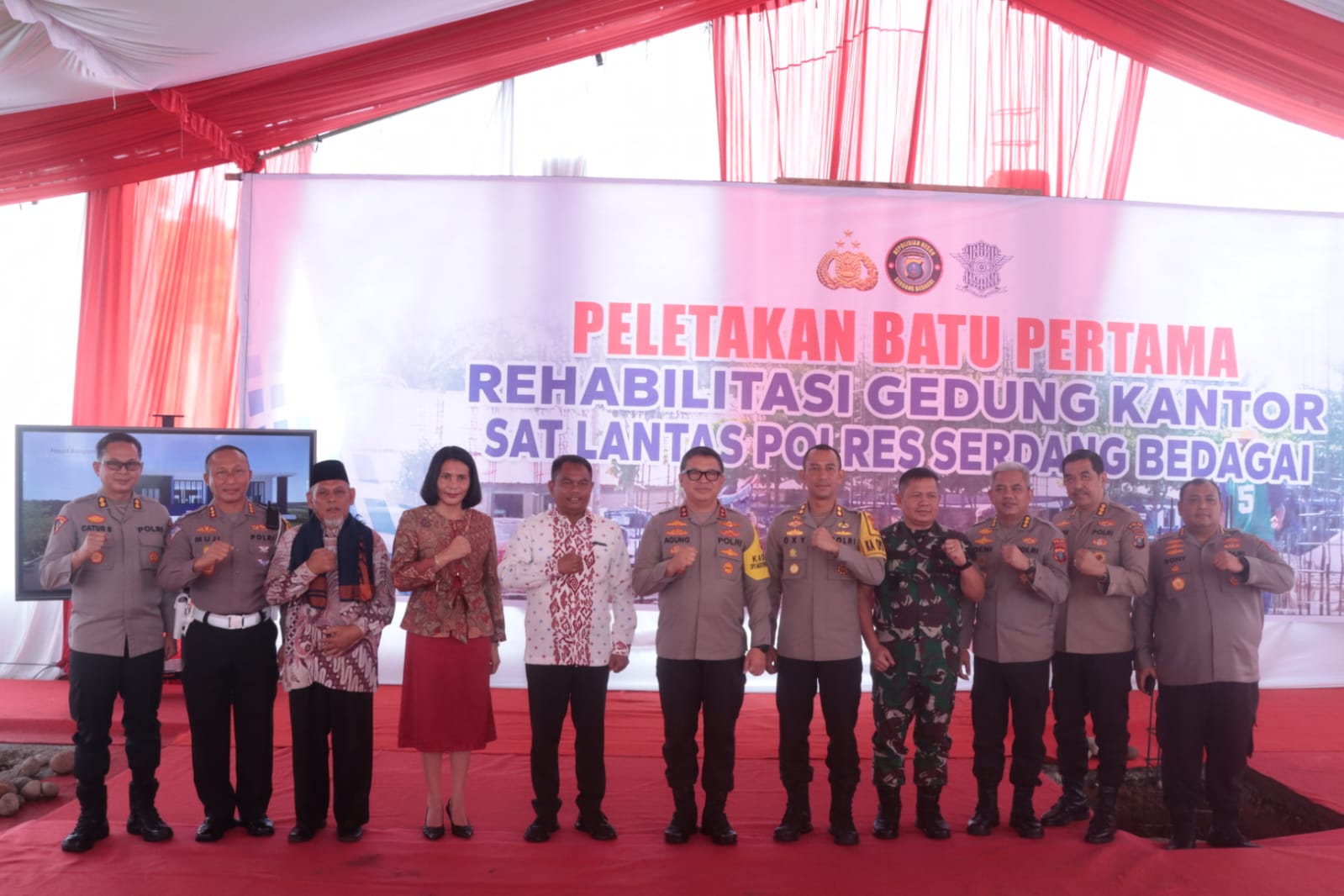 BERSAMA: Bupati Sergai H.Darma Wijaya bersama  Kapolda Sumut Irjen Pol.Agus Setya Imam Efendi, Kapolres Sergai AKBP Oxy Yudha Pratesta,SIK ,Kejari Sergai Rufina Ginting ,SH ,.MH beserta jajaran.( Fad)