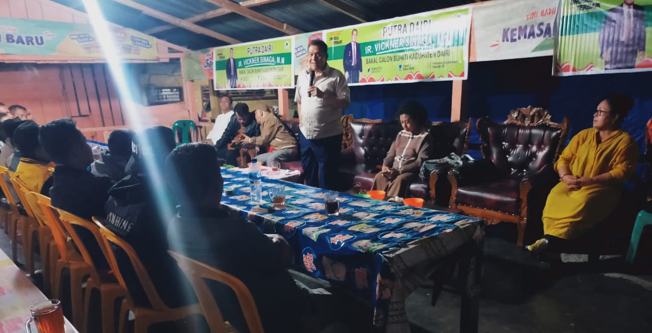 TEMU KADER: Balon Bupati Dairi, Ir Vickner Sinaga bersama pengurus DPD 2 partai golkar yang juga Ketua DPRD Dairi, Sabam Sibarani melakukan temu kader dalam sosialisasi dan konsolidasi.