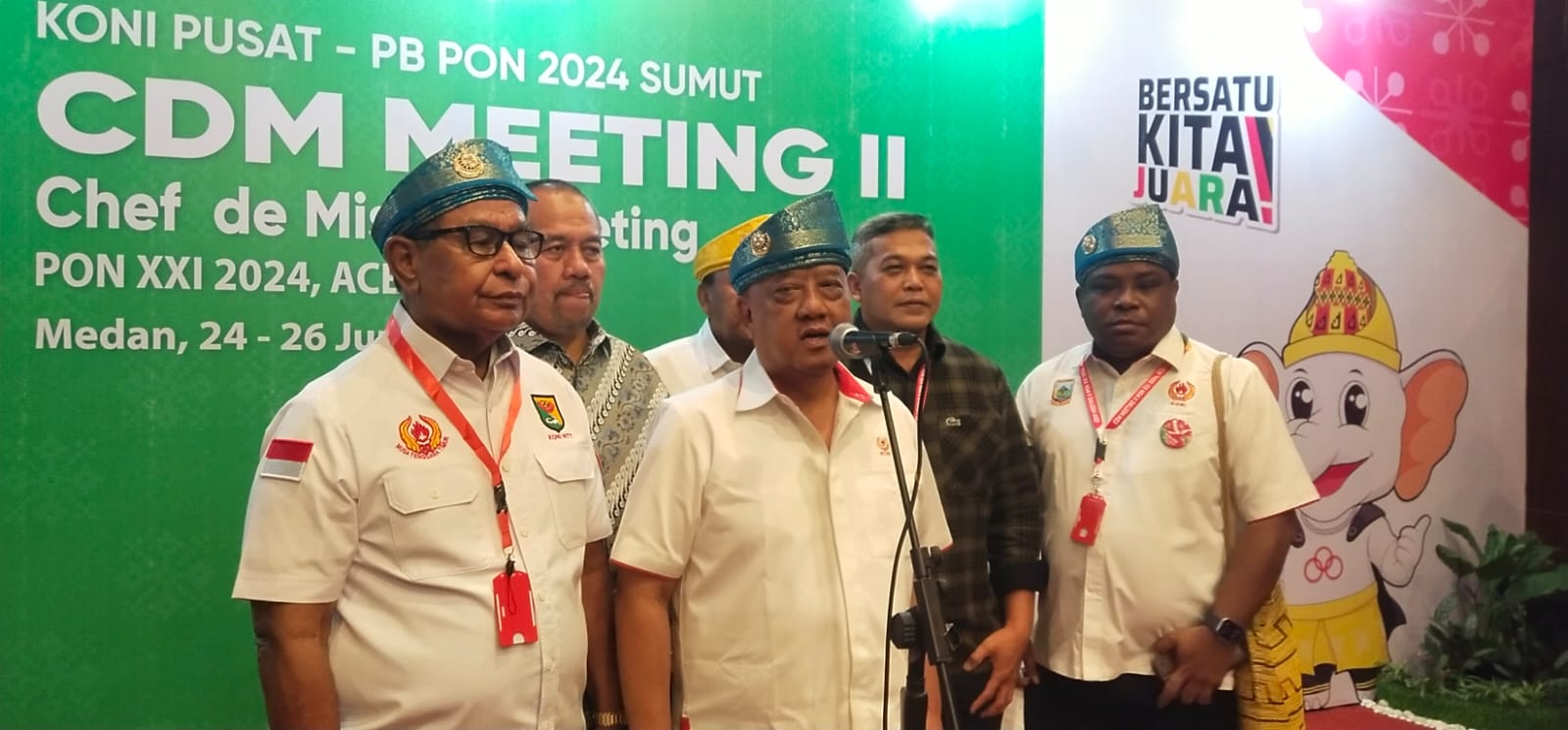KETERANGAN: Ketua Umum KONI Pusat Letjen TNI Pun Marciano Norman memberi keterangan usai membuka Chef de Mission (CdM) Meeting II PON XXI Aceh-Sumatera Utara Tahun 2024 wilayah Sumatra Utara.