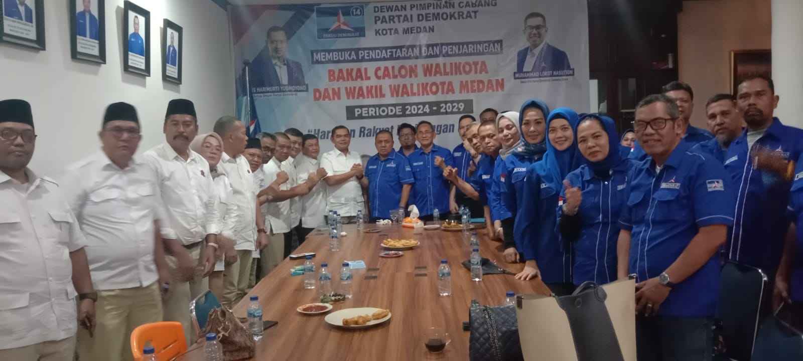 KUNJUNGAN: Ketua DPC Partai Demokrat Medan, Iswanda Ramli menerima  kunjungan Ketua dan pengurus DPC Gerindra Medan di markas Demokrat Medan Jalan Mengkara Nomor 55 Medan, Selasa (25/6/2024).