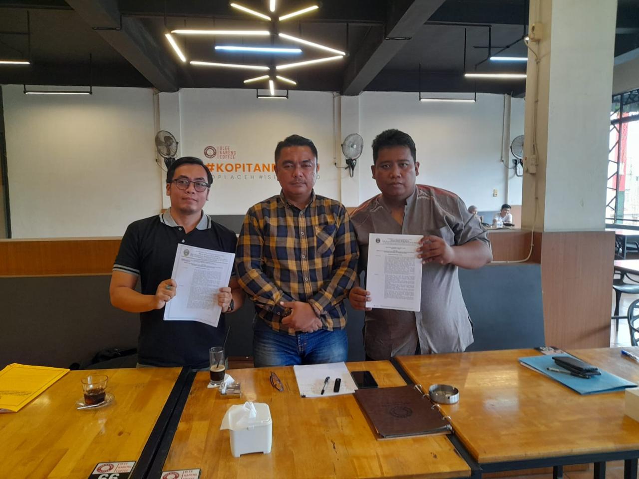 KONFERENSI PERS: Pihak PT Bumi dan CV Sambara dan PT JSI menggelar konferensi pers membantah aktivitas tambang ilegal di Kabupaten Batubara dan Asahan.