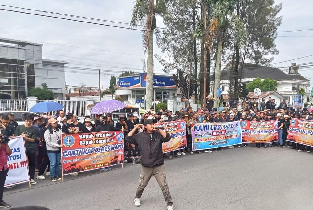 AKSI:  Forum Lintas Agama Kabupaten Karo menggelar aksi atas maraknya judi dan narkoba di Kabupaten Karo.