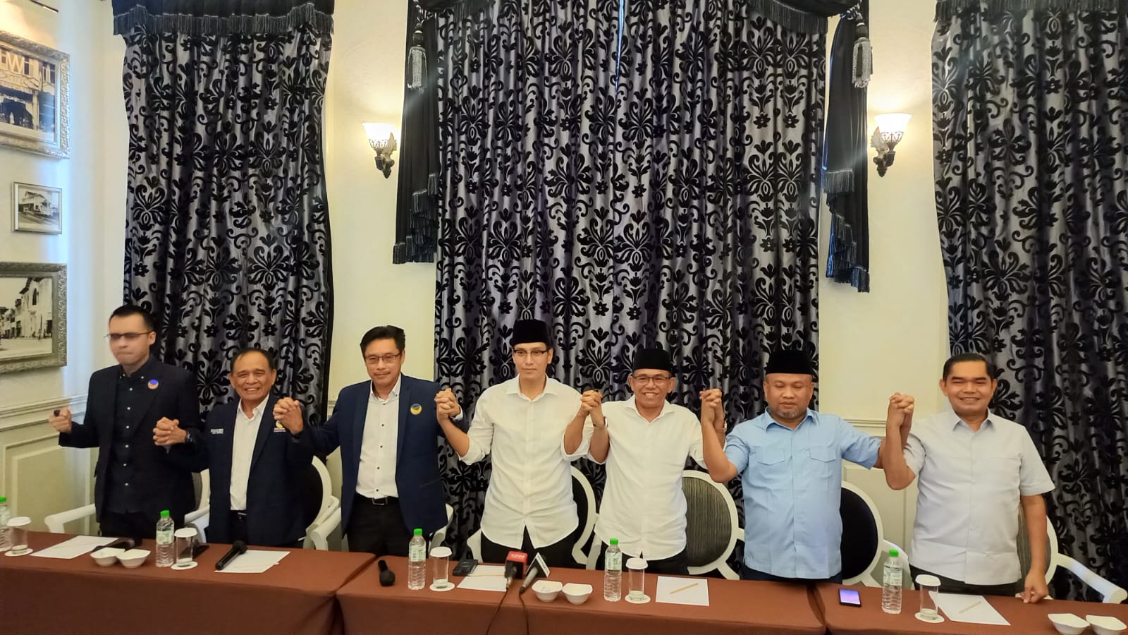 DEKLARASI: Rico Waas dan Zakiyuddin Harahap dideklarasikan sebagai Bacalon Wali Kota dan Wakil Wali Kota Medan periode 2025-2030, di Grand City Hall Medan.(BAGUS SYAHPUTRA/SUMUT POS)