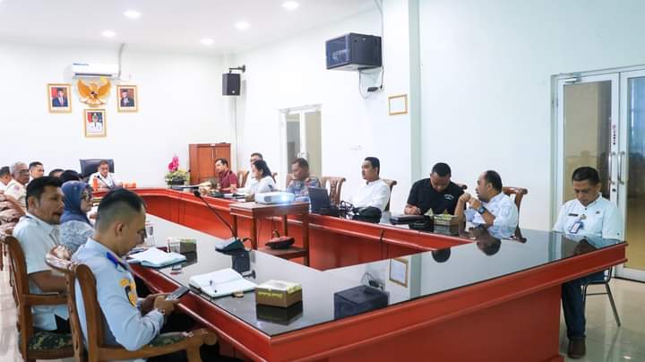 PIMPIN: Plt Sekdako Tebingtinggi Kamlan Mursyid memimpin rapat kordinasi dengan OPD terkait akan dilaksanakannya kegiatan Festival Milenial Fest. (SOPIAN/SUMUT POS)