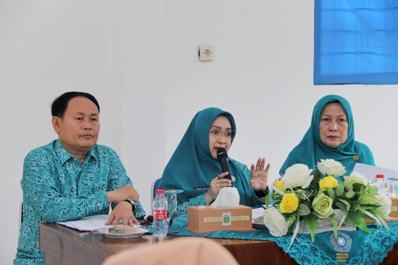 RAPAT: Penjabat (Pj) Ketua TP-PKK Provinsi Sumatera Utara (Sumut) Tyas Fatoni memimpin rapat bersama OPD Pemerintah Provinsi Sumut yang terkait, serta Jajaran Pengurus TP - PKK Sumut.