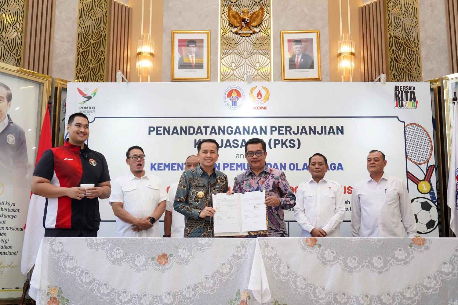 KERJA SAMA: Penjabat (Pj) Gubernur Sumatera Utara (Sumut) Agus Fatoni menandatangani kerja sama dengan Kementerian Pemuda dan Olahraga (Kemenpora) dalam rangka penyelenggaraan Pekan Olahraga Nasional