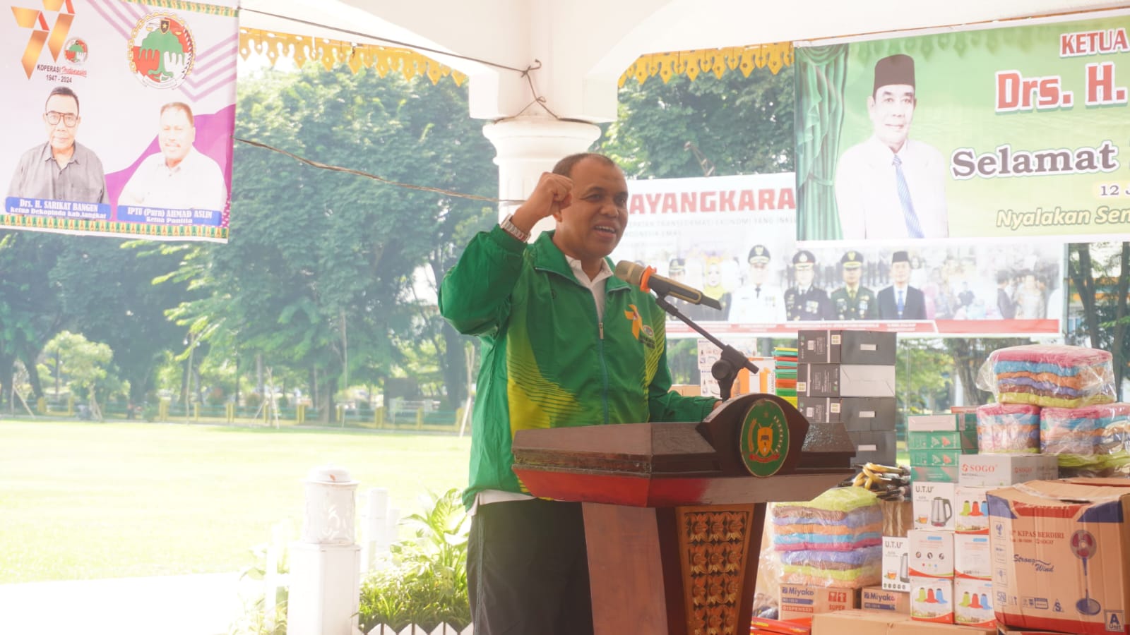 PERINGATAN: Pj Bupati Langkat saat memberi sambutan dalam peringatan Hari Koperasi di Alun-alun Tengku Amir Hamzah, Stabat.(Diskominfo Langkat/Sumut Pos)