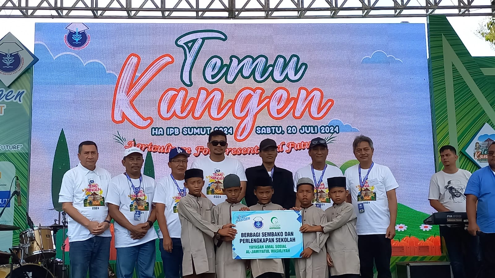 HADIRI: Wali Kota Medan, Bobby Nasution saat menghadiri Temu Kangen dilaksanakan oleh DPD HA IPB Sumut, di Puri PTPN II, Kabupaten Deliserdang.(BAGUS SYAHPUTRA/SUMUT POS)