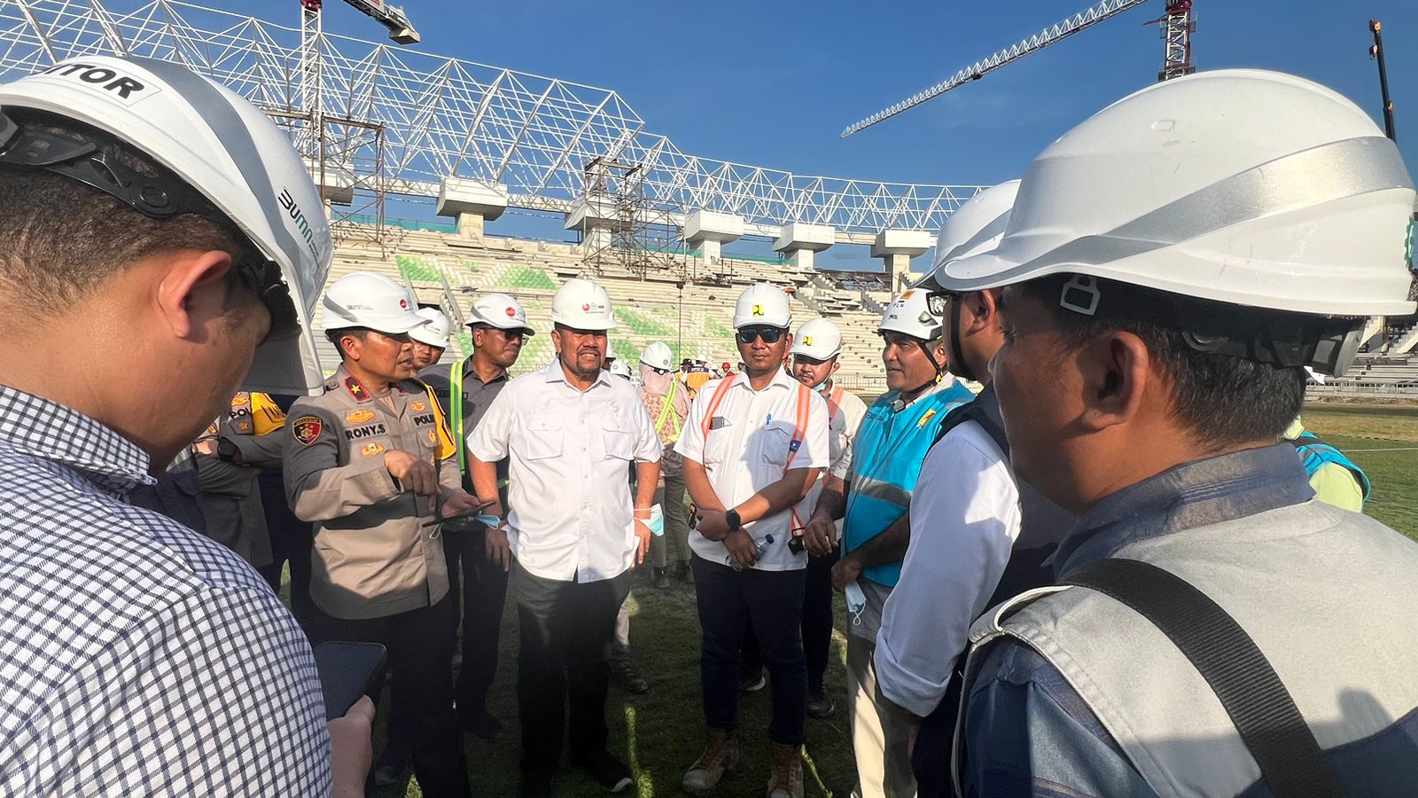 Wakil Kepada Kepolisian Daerah (Wakapolda) Brigjen Pol. Rony Samtana, SIK, MTCP (kiri), kadispora sumut H. Baharuddin Siagian, SH, M.Si (tengah), Kadis PUPR Sumut Mulyono, ST, M.Si.