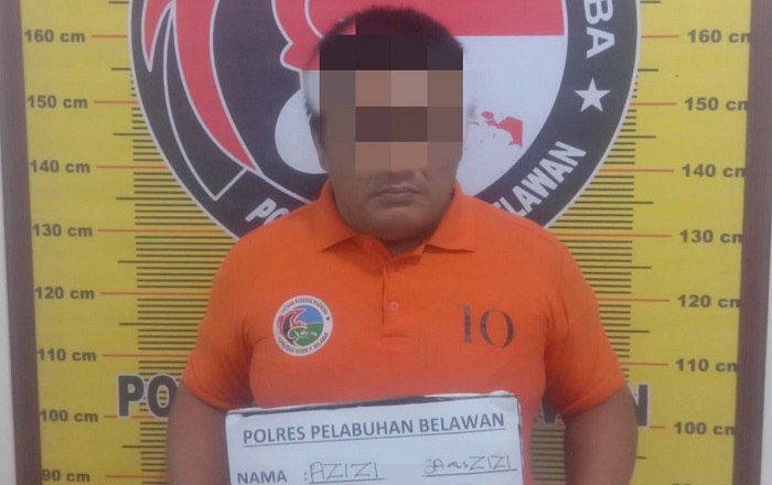 DIAMANKAN: Azizi beserta barang bukti sabu diamankan di Sat Narkoba Polres Pelabuhan Belawan. (IKHSAN/SUMUT POS)