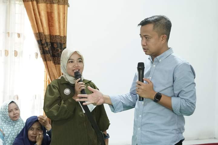 INSENTIF: Pj Wali Kota Tebingtinggi Moettaqien Hasrimi memberikan kabar gembira kepada kader Posyandu se Kota Tebingtinggi atas kenaikan insentif. (SOPIAN/SUMUT POS)