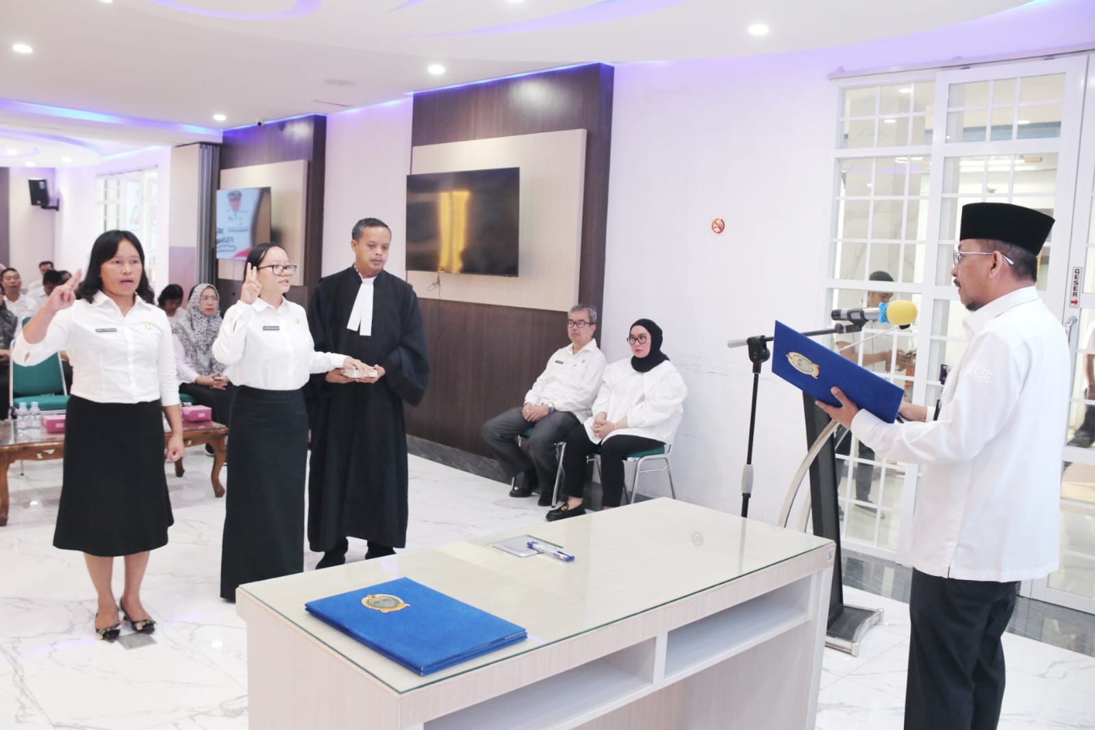 LANTIK:  Kepala Dinas Komunikasi dan Informatika Provinsi Sumatera Utara Ilyas Sitorus melantik Fungsional Pegawai Pemerintah dengan Perjanjian Kerja (PPPK) Lingkungan Dinas Kominfo  Sumut