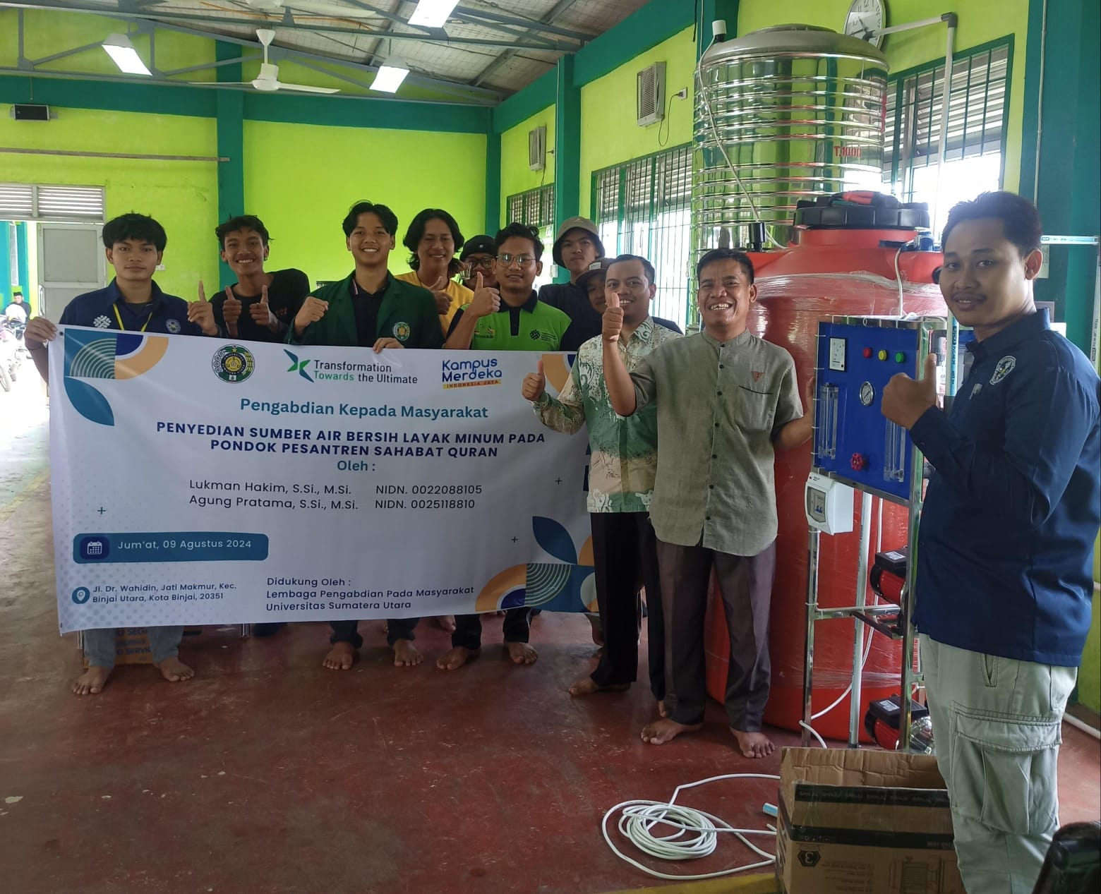 Tim PKM Fakultas Vokasi USU memberikan bantuan seperangkat mesin filter RO 2000 GPD kepada Pesantren Sahabat Quran Binjai. (Foto Dokumentasi Tim PKM Fakultas Vokasi USU)
