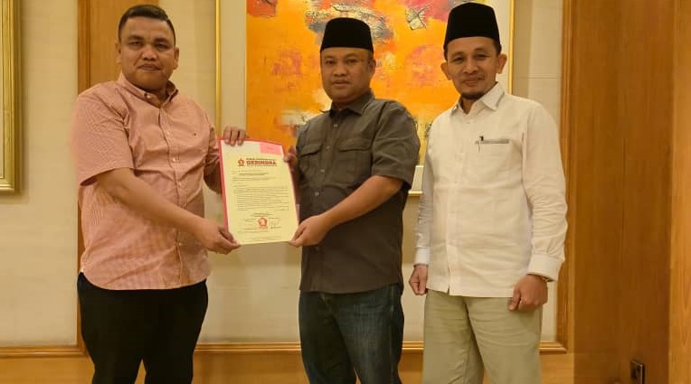 REKOMENDASIKAN: Partai Gerindra Rekomendasikan Hendri dan Elya Rosa sebagai Balon Bupati dan Wabup  di Pilkada Labuhanbatu (fajar/Sumut Pos)