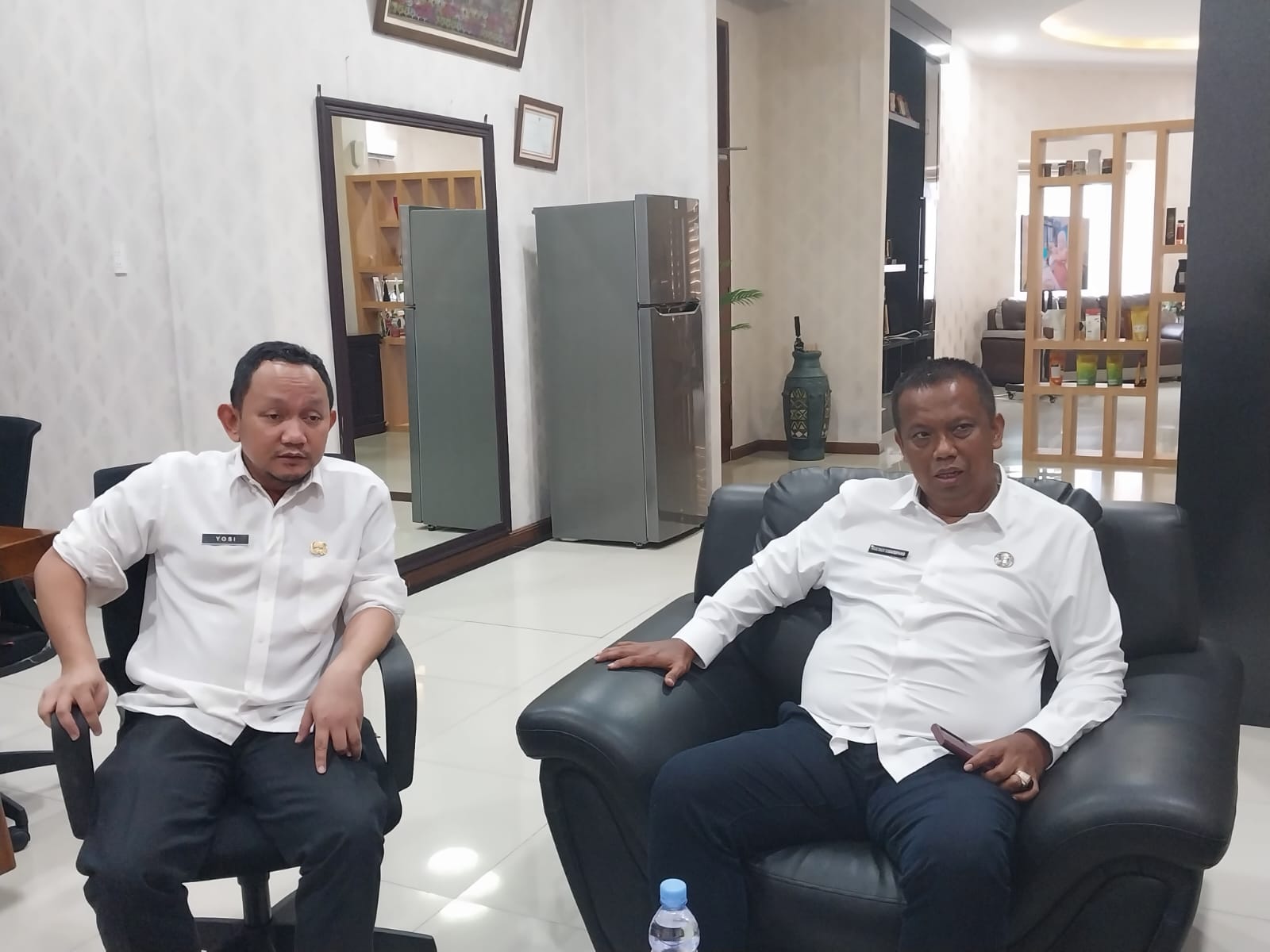 KETERANGAN: Ketua Pengprov Gabsi Sumut Mulyadi Simatupang (kiri) didampingi Ketua 1 Yosi Sukmono memberi keterangan. (dok. Pribadi)