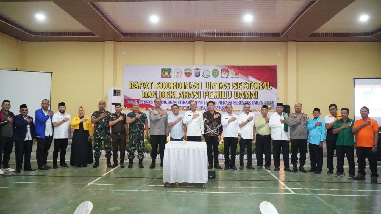 FOTO BERSAMA:  Unsur forkopimda Langkat foto bersama usai rakoor sektoral dan deklarasi Pilkada Damai.(Diskominfo Langkat/Sumut Pos )