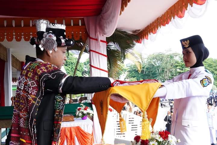 Pj Wali Kota Tebingtinggi Moettaqien Hasrimi pimpin pelaksanaan upacara HUT ke-79 Kemerdekaan RI hingga upacara penurunan bendera merah putih di Lapangan Merdeka Kota Tebingtinggi.