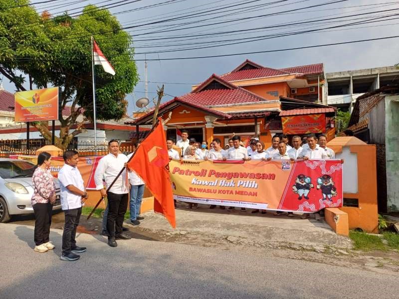 LAUNCHING: Bawaslu Kota Medan saat melaunching posko kawal hak pilih. (Dokumen M Agusman/Sumut Pos)