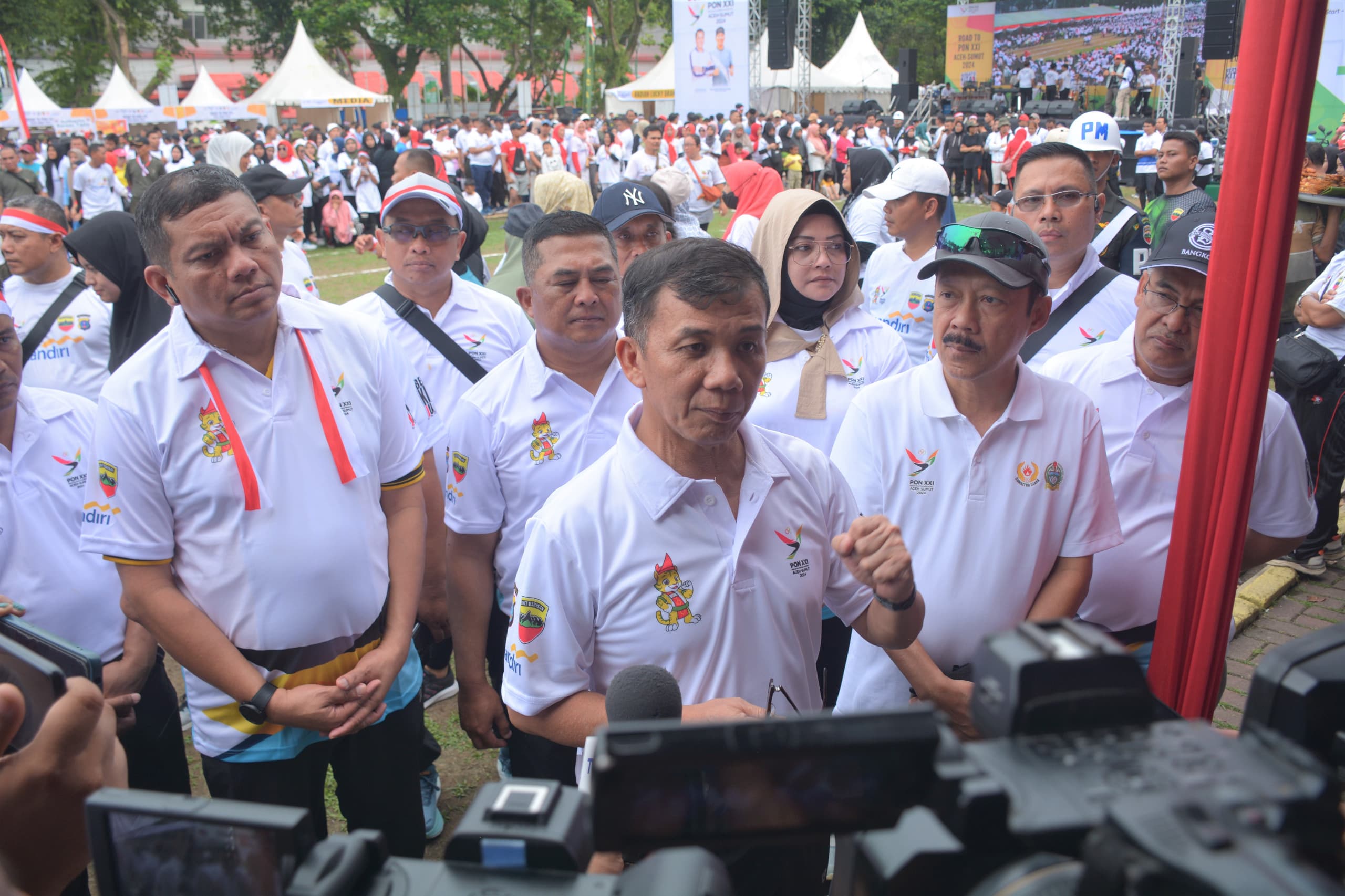 WAWANCARA : Pangdam I/BB Mayjend TNI Mochammad Hasan didampingi unsur Forkopimda Sumut seputar Fun Walk Menuju PON XXI Aceh-Sumut 2024.